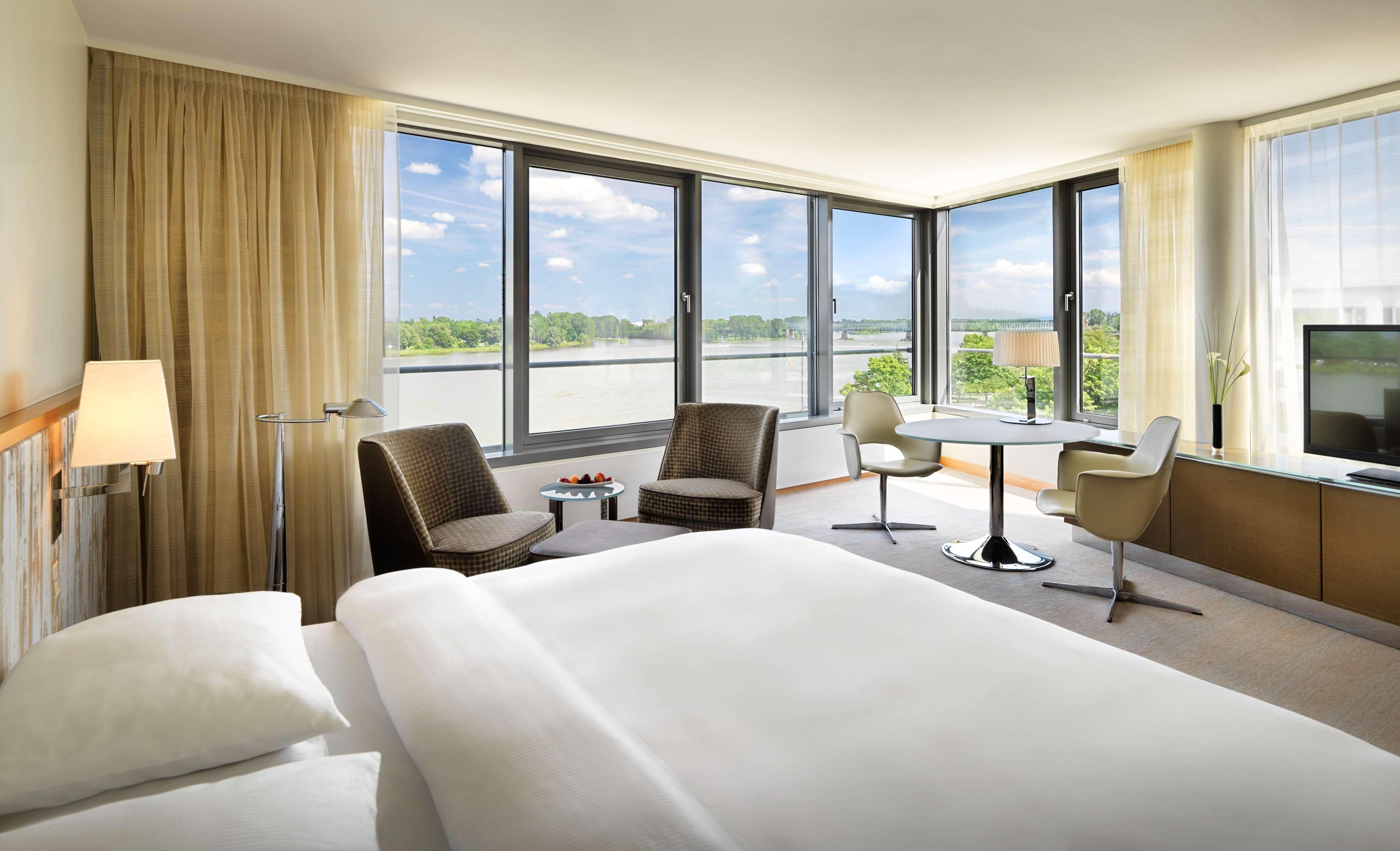 Hyatt Regency Mainz Ξενοδοχείο Εξωτερικό φωτογραφία A room at the hotel